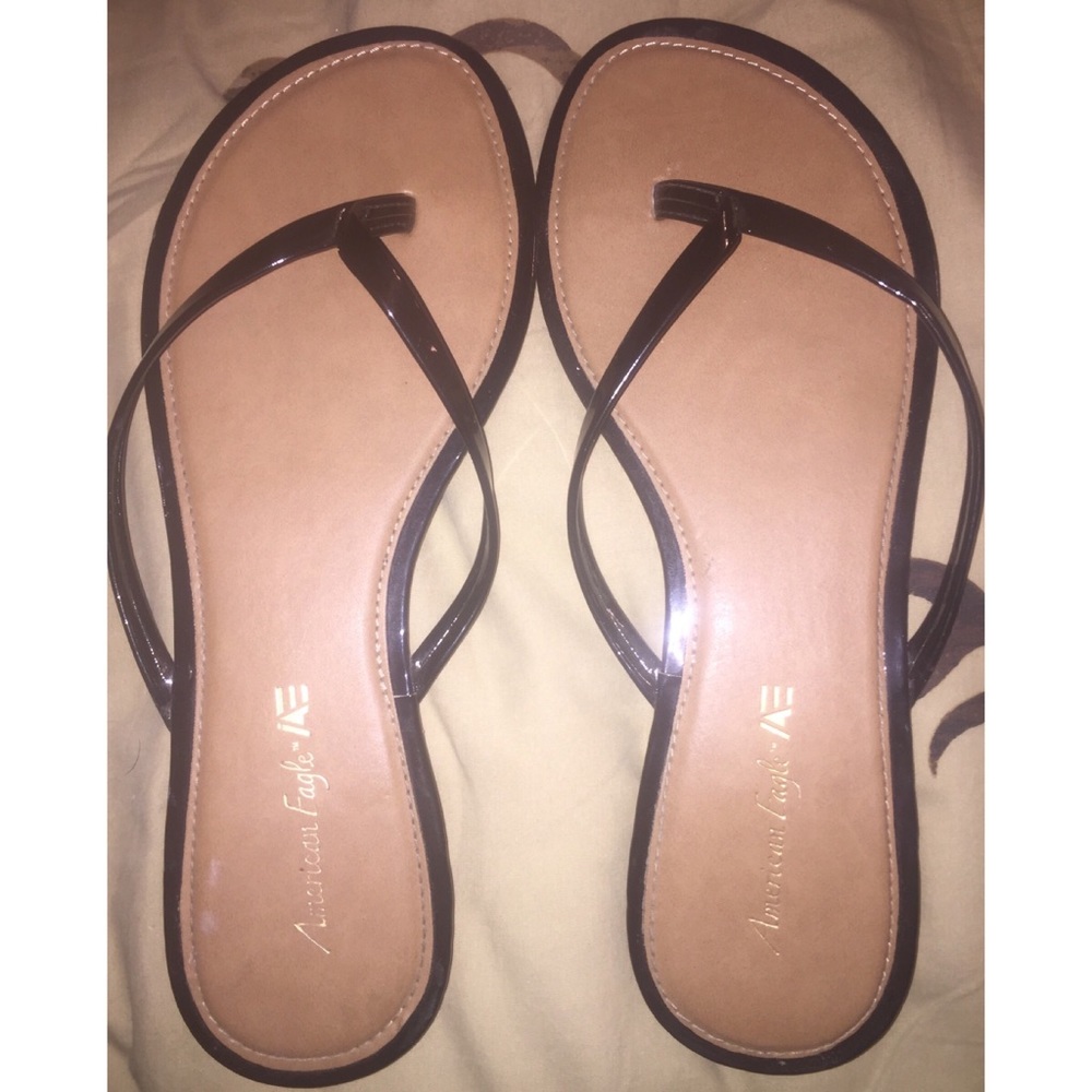 American Eagle flip flops